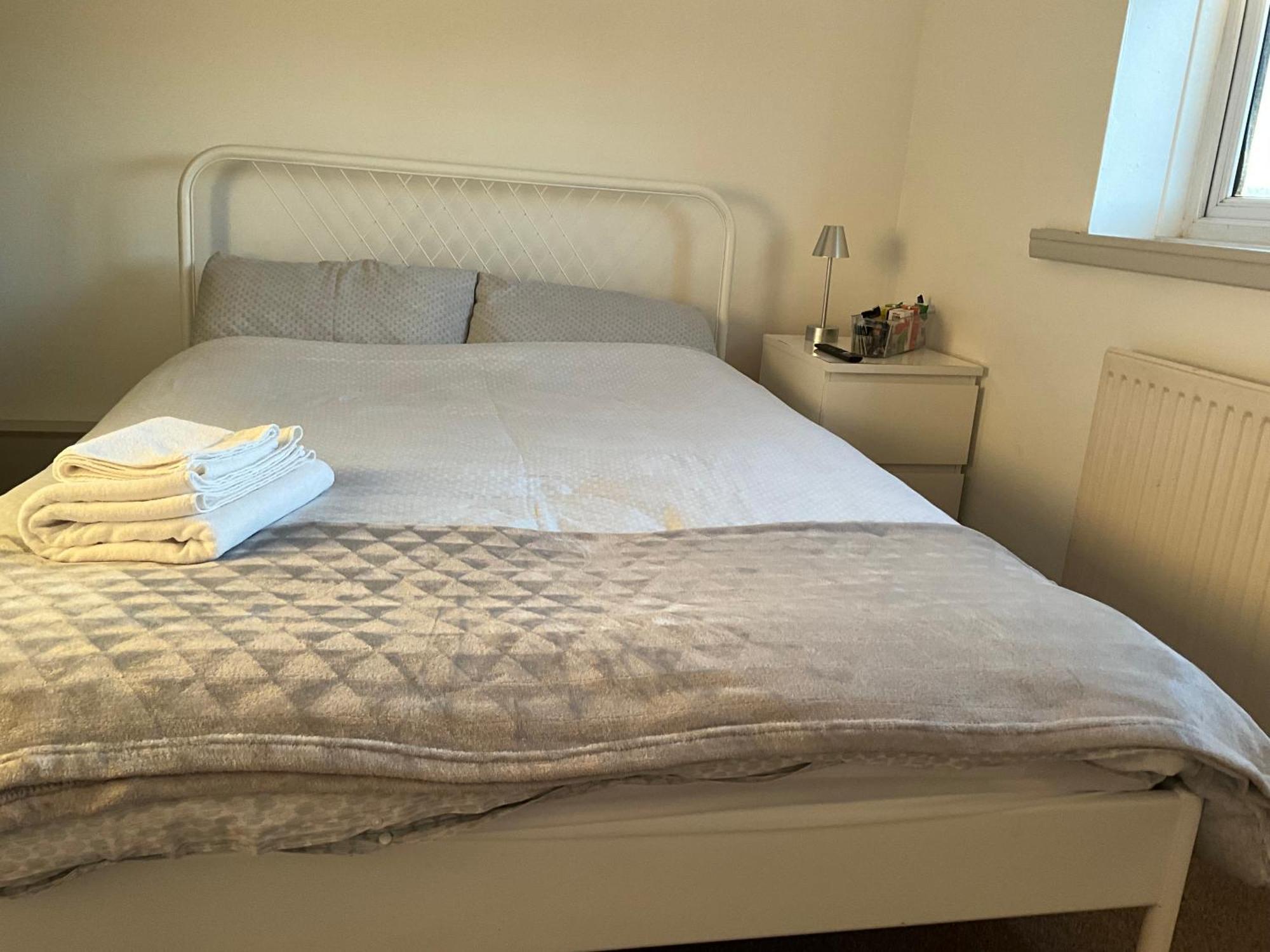 Comfy, Cosy Small Double With Wi-Fi Earley 외부 사진