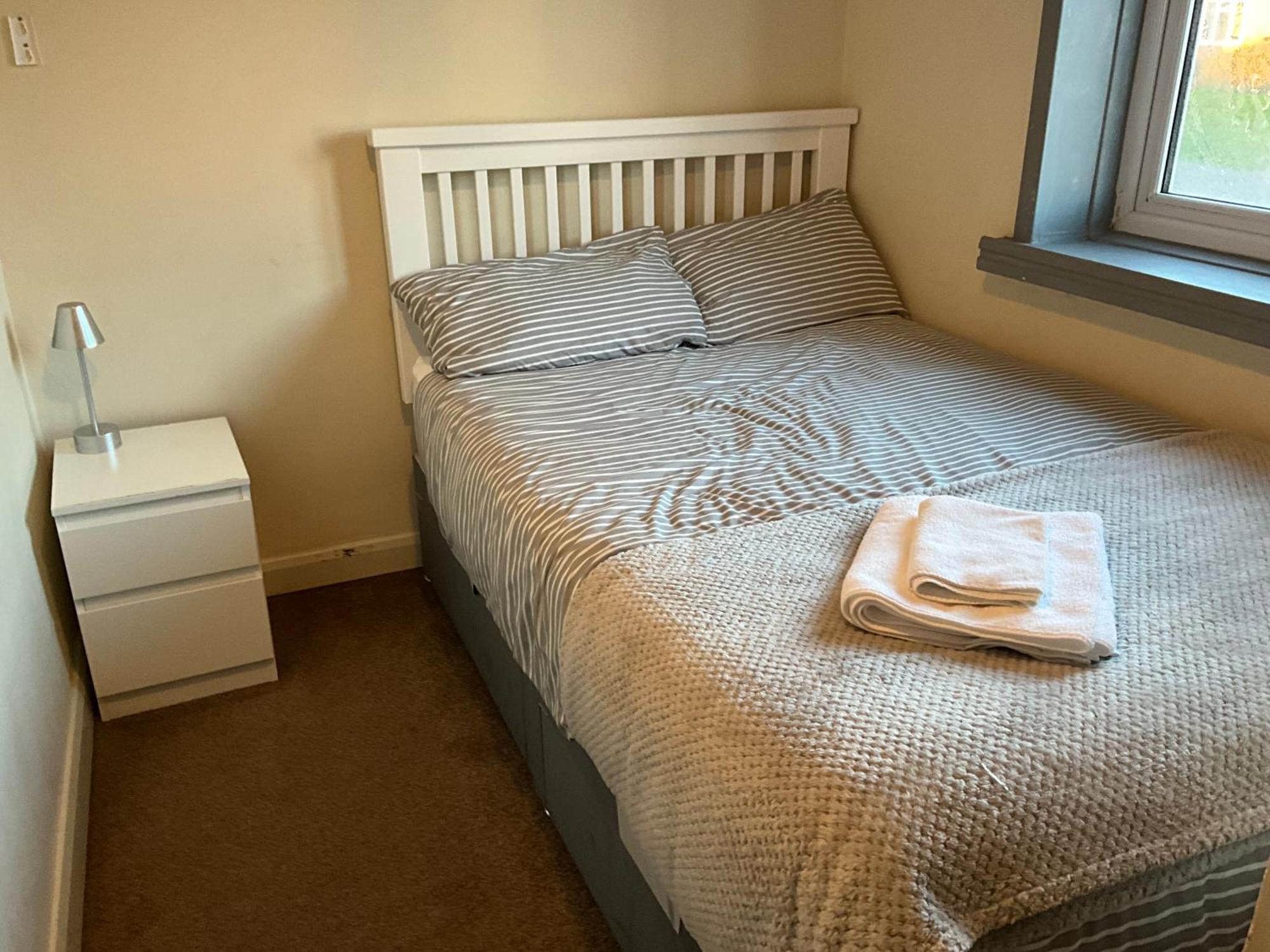 Comfy, Cosy Small Double With Wi-Fi Earley 외부 사진
